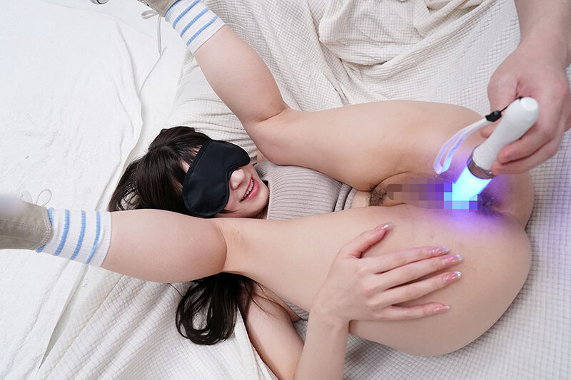 顔出しMM号 女子大生限定 ザ・マジックミラー お膣の中身はなんだろな？異物当てゲーム中にこっそりオマ○コに生挿入されたデカチンで膣内をじ～っくりかき回されイキまくり！初めての生中出し！  4