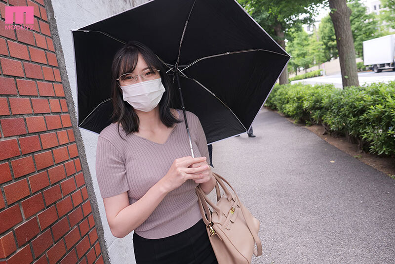 練馬の真面目な事務職 OL さん。脱いだら凄い地味メガネ巨乳。推定 H カップ。経験人数 3 人。オナニーしない。 もちろん SEX は彼氏だけ。 都合の良いオンナが、ぶるぶるガン突かれ、絶倫チ○ポでイキ狂いデビュー。 さきさん。3