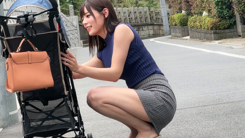 ベビーカー妻R 素人ムクムク-弱点- smjj051 閑静な住宅街に、ベビーカーを押す若妻の姿が。旦那に借金があるとも知らず幸せそうです。1
