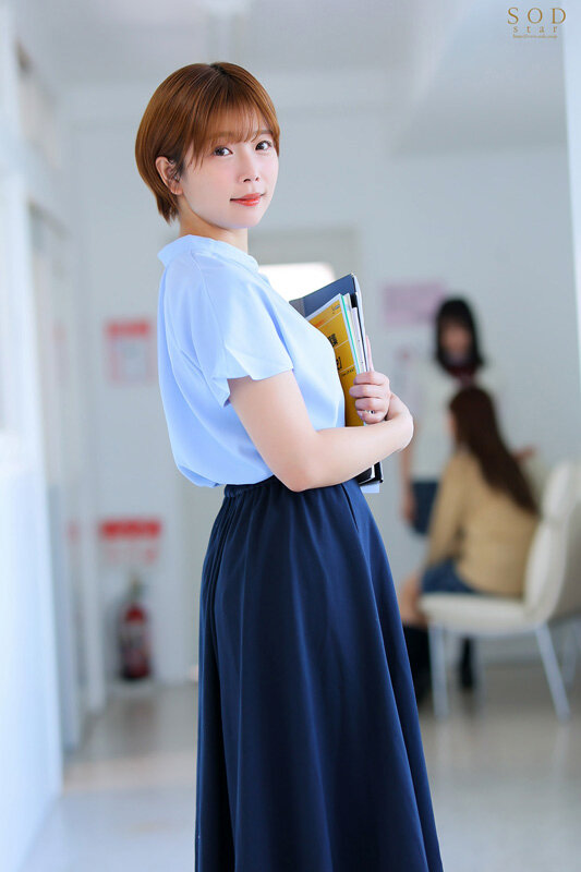 学校で人気の先生は、思春期の女子たちの付き合ってる彼氏を寝取りまくる女教師でした。 紗倉まな4