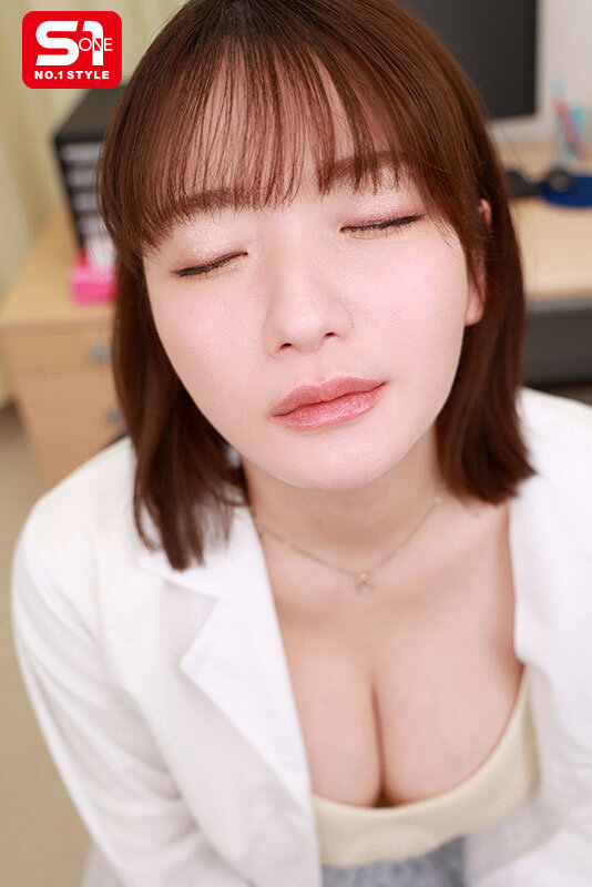 【VR】胸の膨らみがエロすぎる!母性で癒してくれる男子に大人気な保健室の先生に抜け駆けしてこっそり童貞を奪ってもらった僕 鷲尾めい4