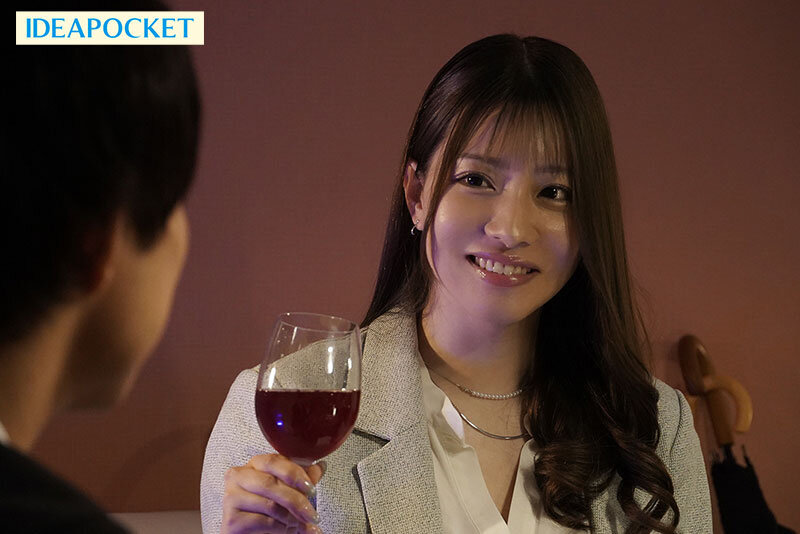 出張先で高嶺の花の女社長と相部屋に… ひなの花音【IPZZ-734】【画像】4